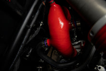 画像をギャラリービューアに読み込む, Mishimoto 2016+ Polaris RZR XP Turbo Silicone Intake J-Tube - Red